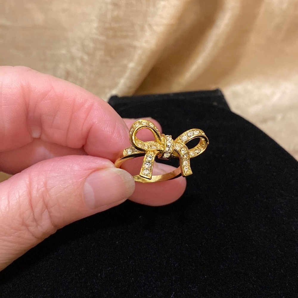 Gold tone Ring SZ 9.